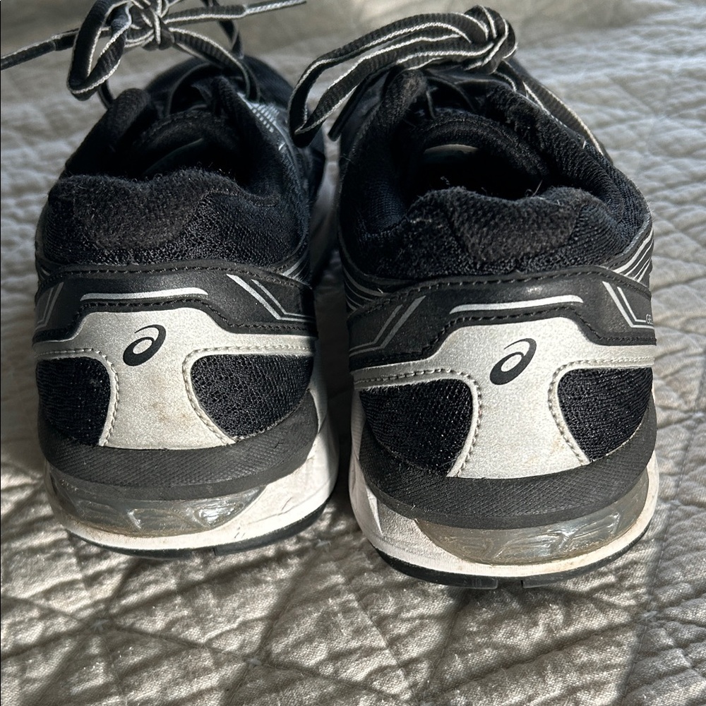SOLD Women’s ASICS Gel-Sileo Black Athletic Shoes - Picture 3 of 5